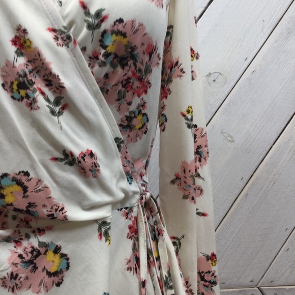 Love, Fire Floral Drop Neck Blouse - Picture 5 of 6